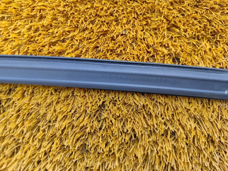 Уплотнитель стекла двери