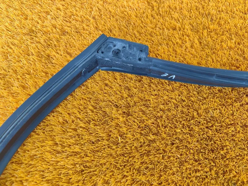 Уплотнитель двери