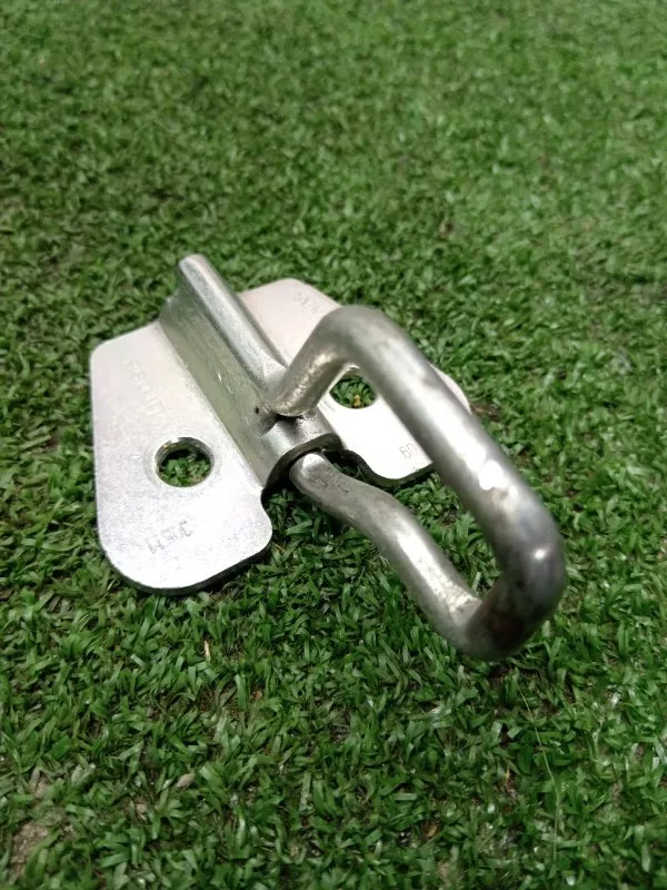 Ответная часть замка багажника