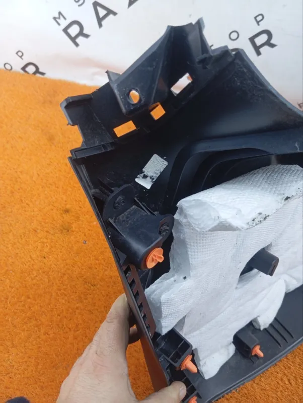 Обшивка двери багажника