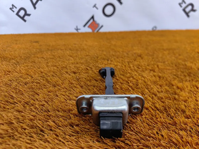 Ограничитель двери