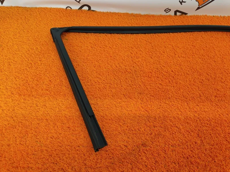 Уплотнитель стекла двери