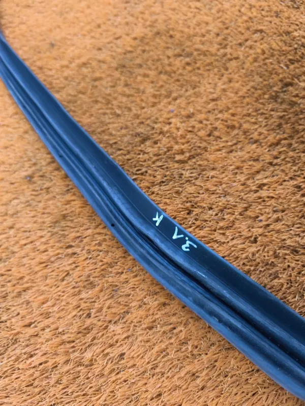 Уплотнитель проема двери