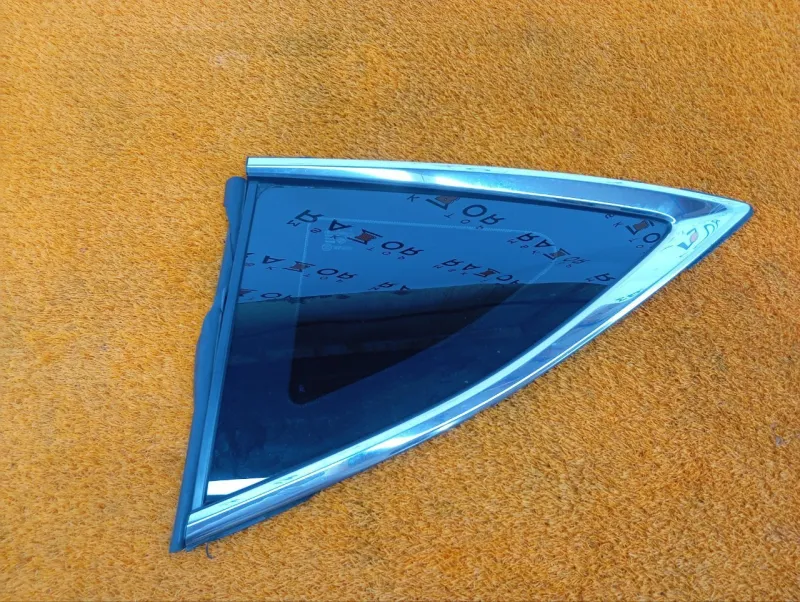 Форточка задняя