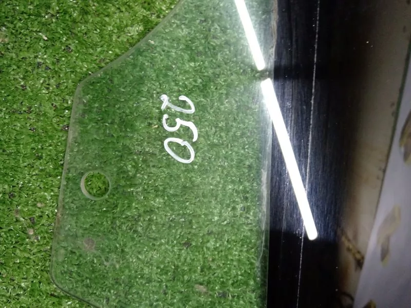 Стекло двери BMW 3-Series 2005 51347060267 E90, заднее левое