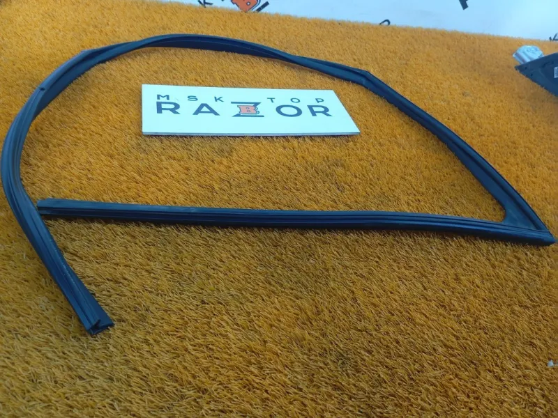 Уплотнитель стекла двери