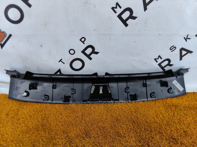 Накладка замка багажника