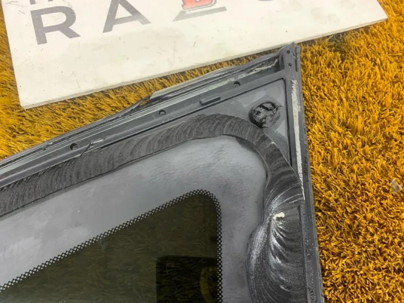 Форточка задняя