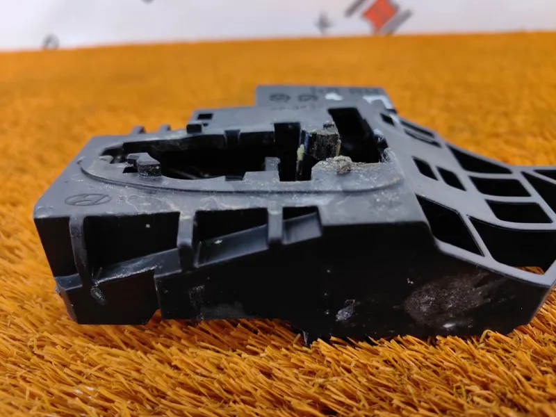 Кронштейн ручки двери