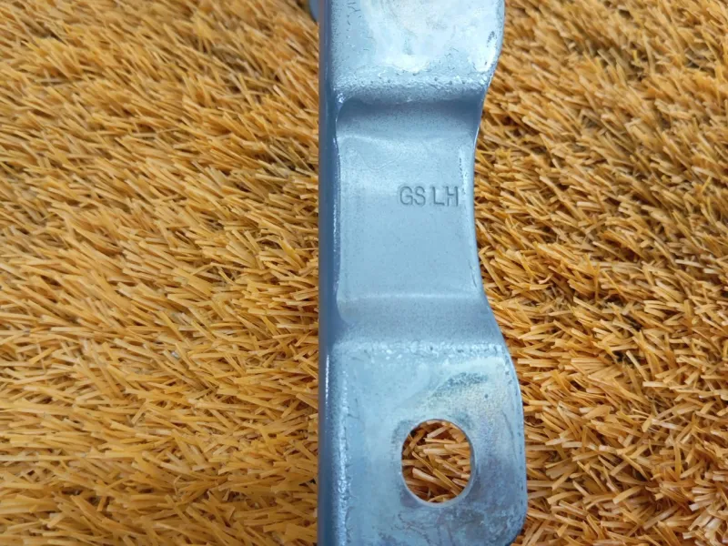 Петля капота