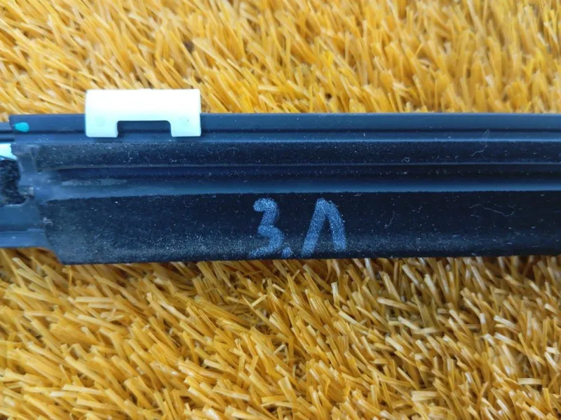 Уплотнитель стекла двери