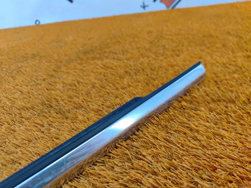 Молдинг стекла