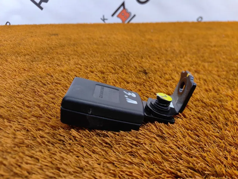 Ответная часть ремня безопасности