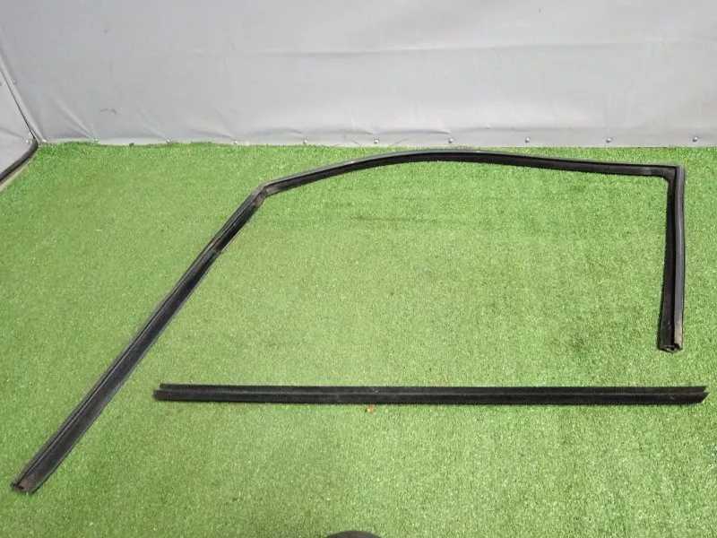 Уплотнитель стекла двери