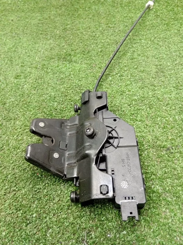 Замок багажника