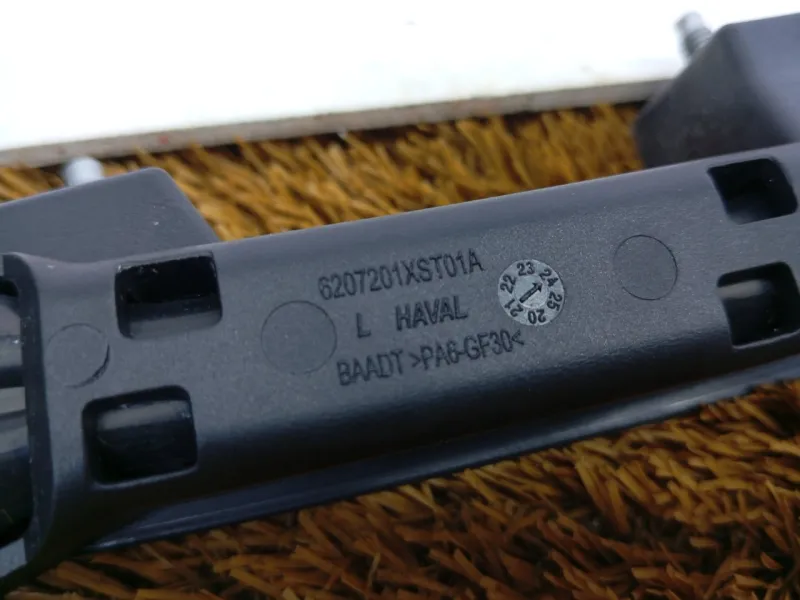 Направляющая стекла двери