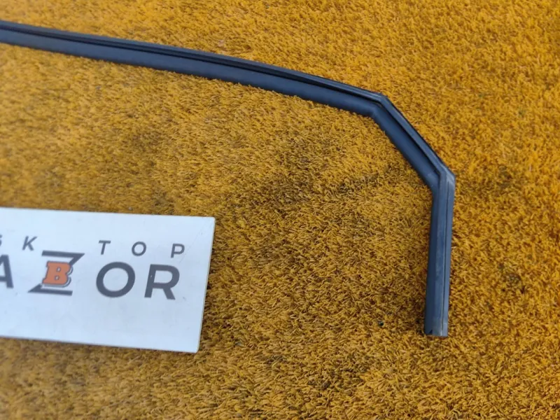 Уплотнитель стекла двери