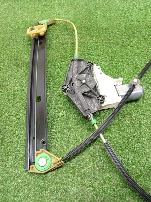 Стеклоподъемник Audi A4 2010 8K0837462E B8, передний правый