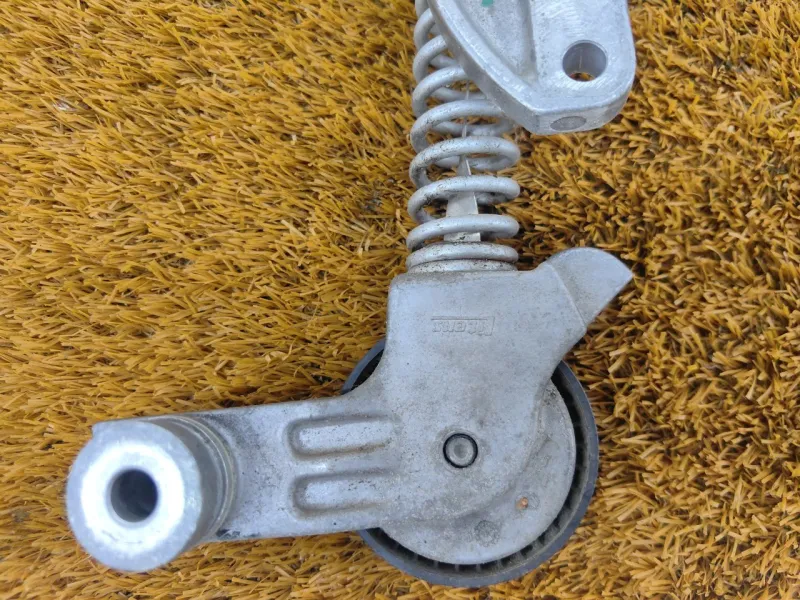 Натяжитель приводного ремня (Ролик натяжитель ремня)