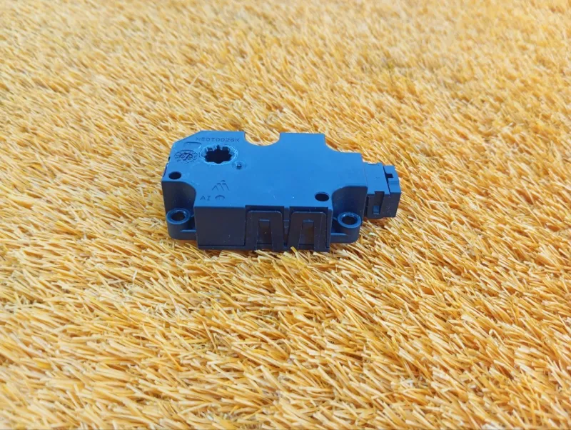 Сервопривод заслонок печки