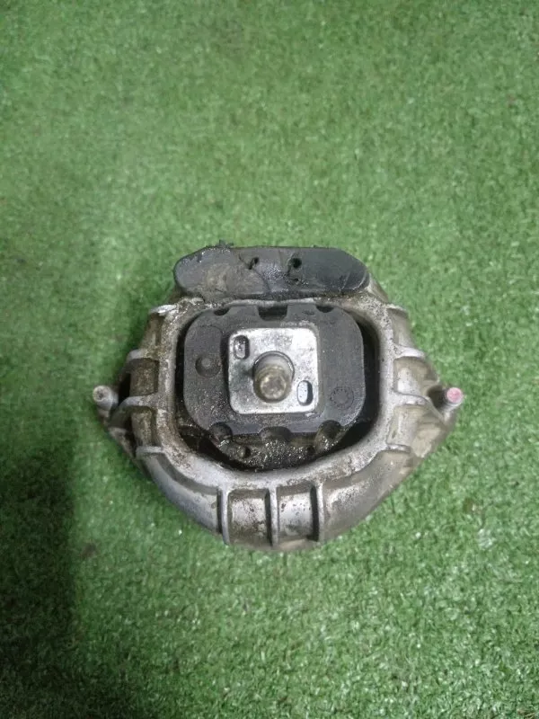 Подушка двигателя