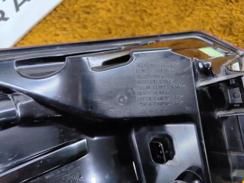 Фонарь задний BMW X1 63217477714 F48, правый