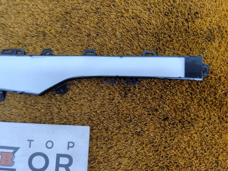 Накладка обшивки двери