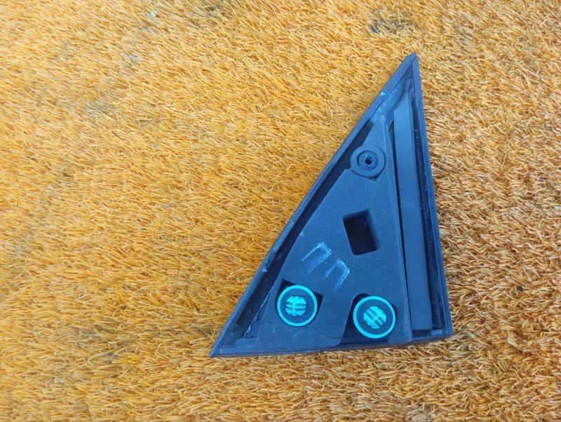 Уголок двери