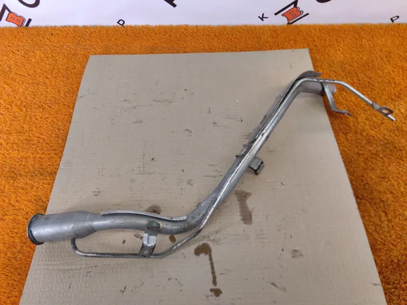 Горловина топливного бака