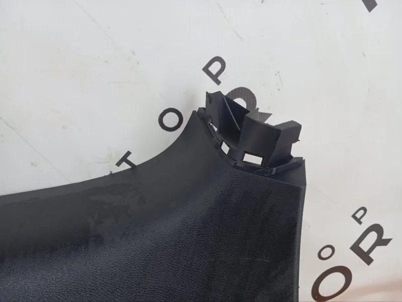 Обшивка двери багажника