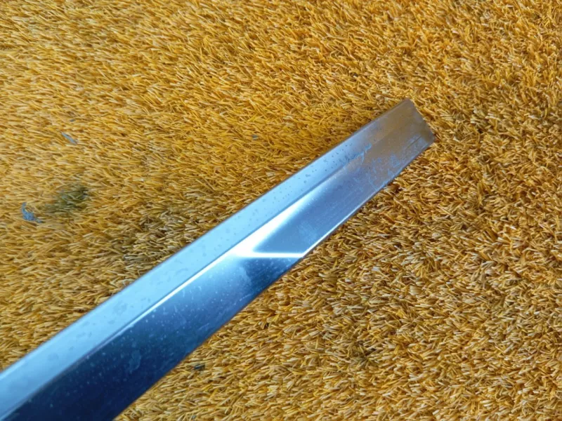 Молдинг крышки багажника