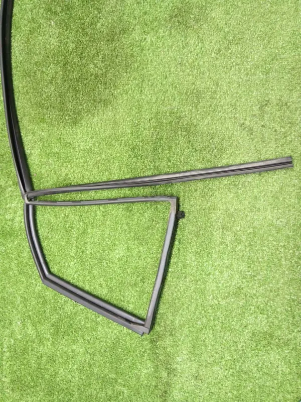 Уплотнитель стекла двери