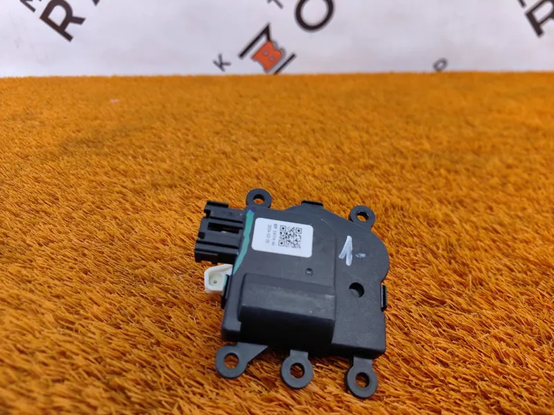 Сервопривод заслонок печки