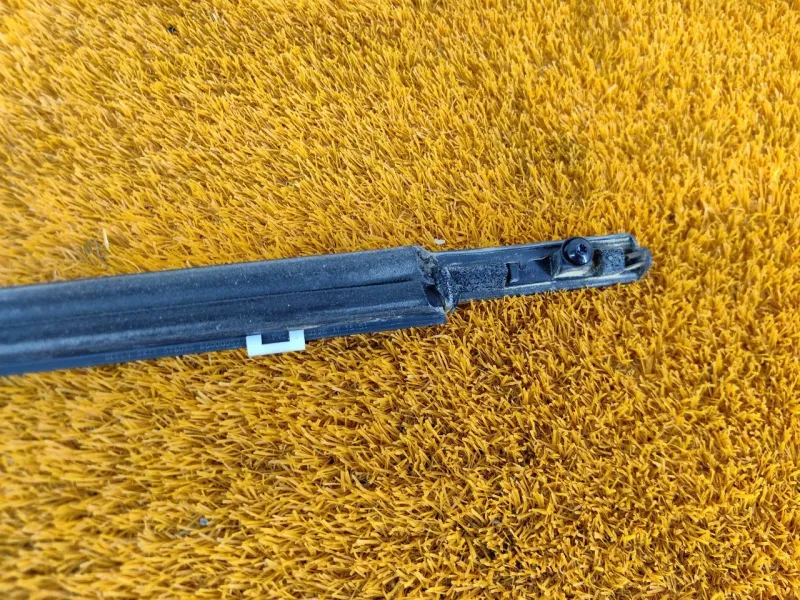 Уплотнитель стекла двери