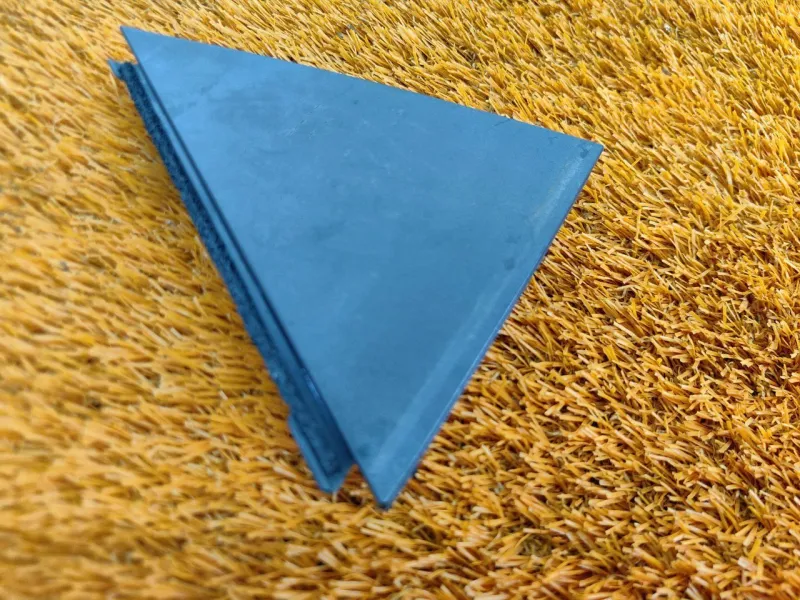 Уголок двери