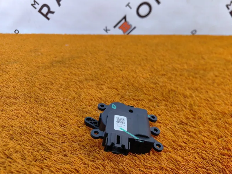 Сервопривод заслонок печки