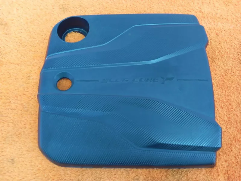 Декоративная крышка двигателя