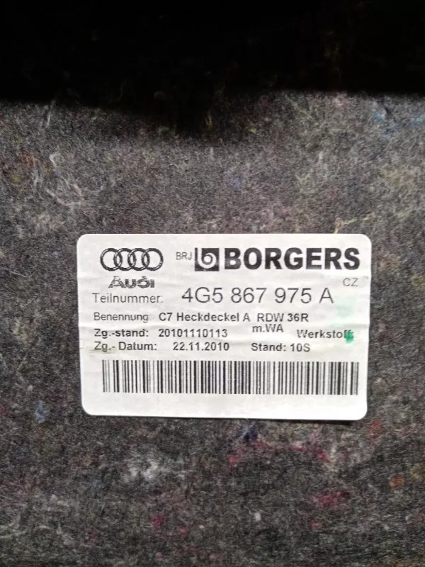 Обшивка крышки багажника Audi A6 2010 4G5867975A C7