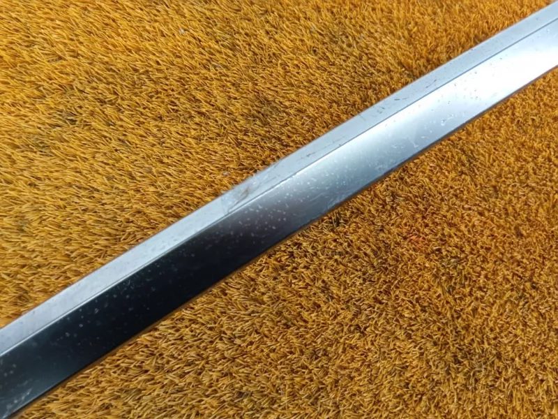 Молдинг крышки багажника