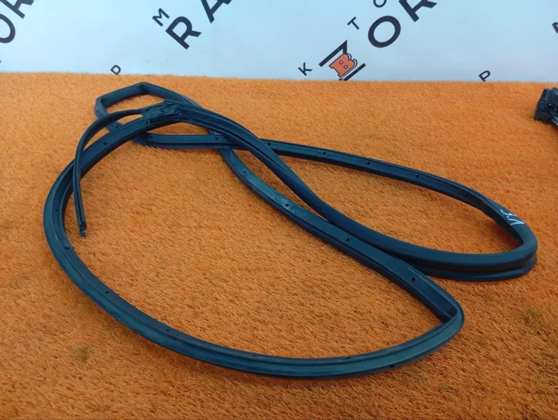 Уплотнитель двери