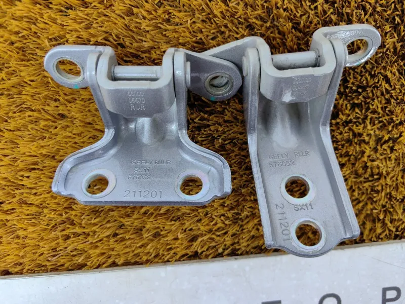 Петля двери