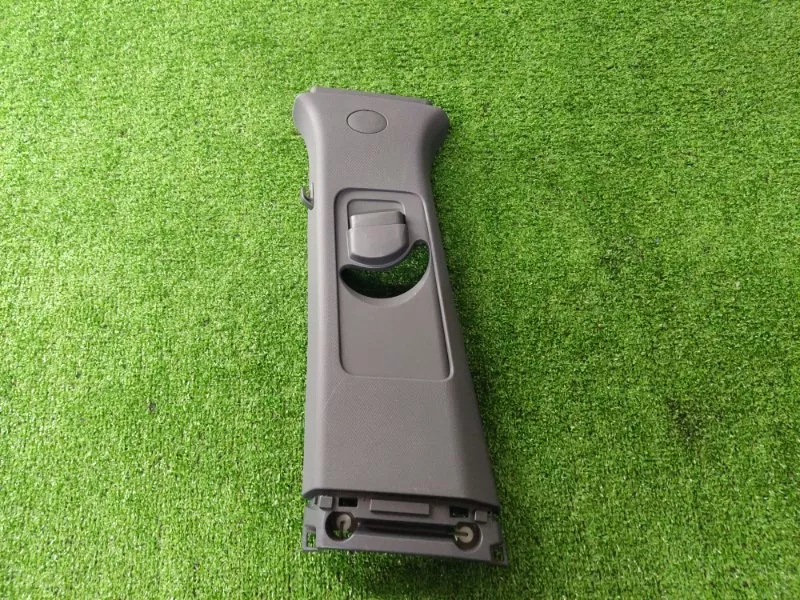 Обшивка центральной стойки