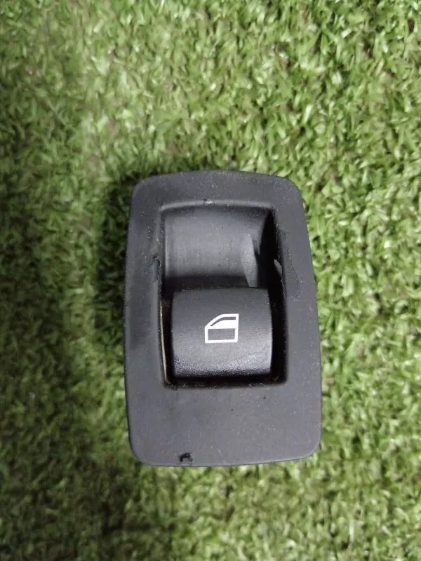 Кнопка стеклоподъемника