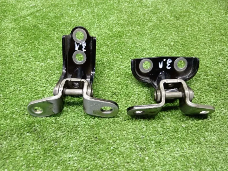 Петля двери