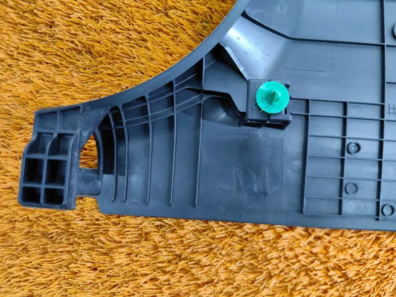 Обшивка центральной стойки