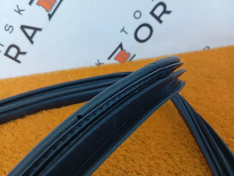 Уплотнитель двери