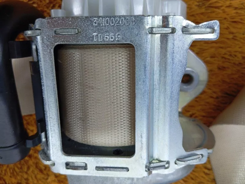 Ремень безопасности