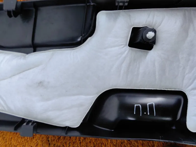 Обшивка центральной стойки