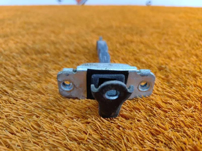 Ограничитель двери