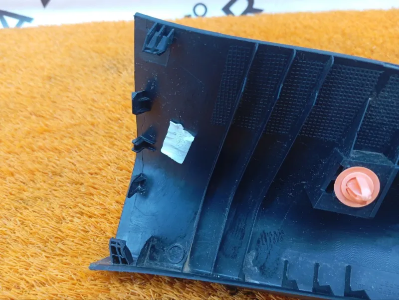 Обшивка крышки багажника